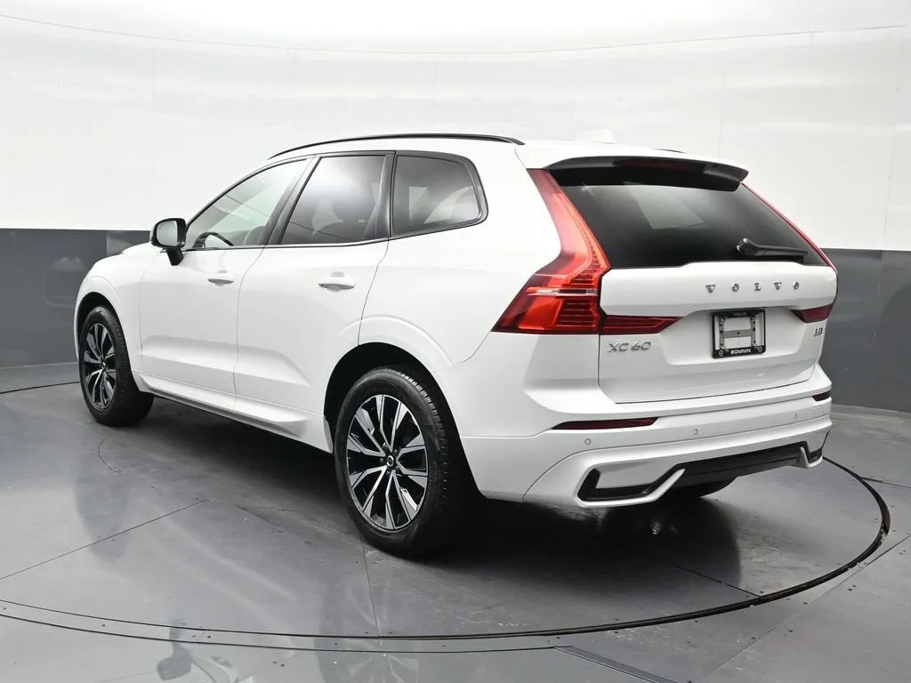 2024 Volvo XC60 B5 Core Dark Theme photo 3