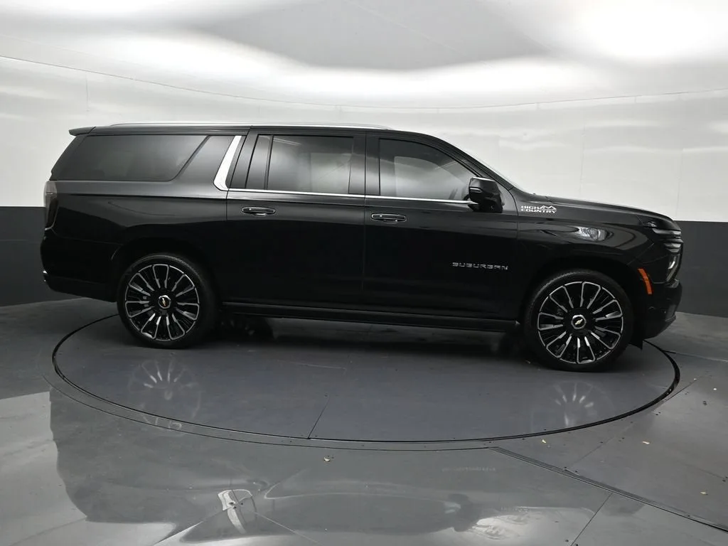 2026 Chevrolet Suburban High Country photo 7