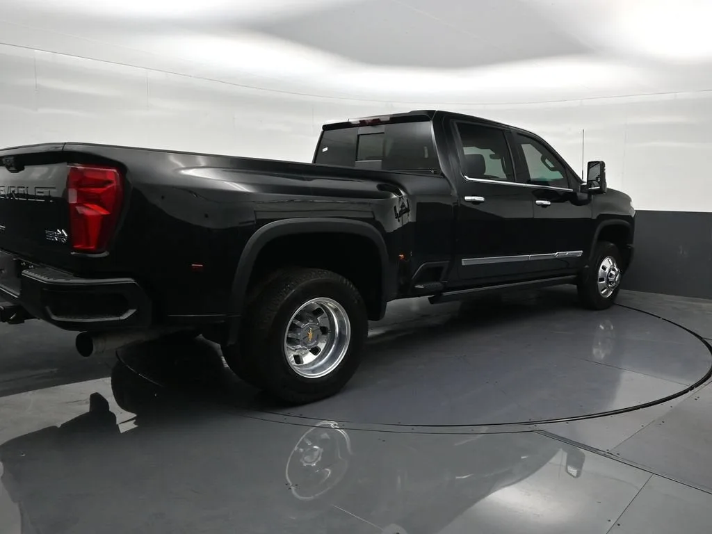 2026 Chevrolet Silverado 3500 HD High Country DRW photo 5