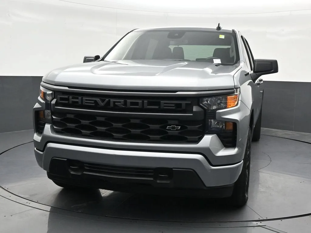 2025 Chevrolet Silverado 1500 Custom photo 9