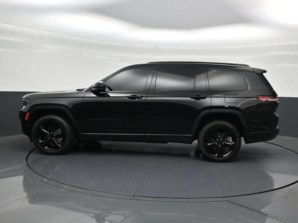 2025 Jeep Grand Cherokee L Limited 4x2 photo 2