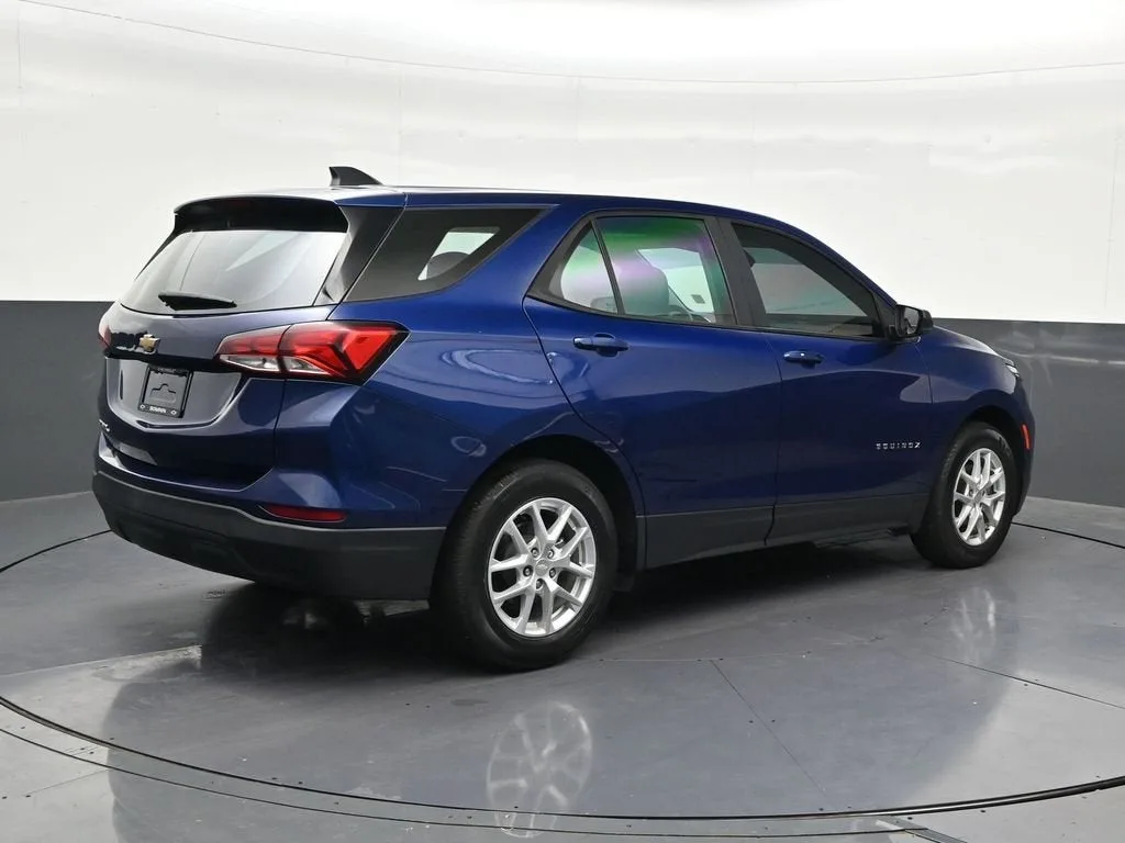 2023 Chevrolet Equinox LS photo 5