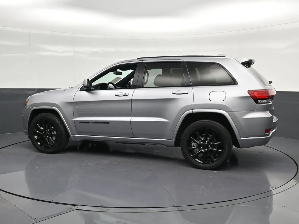 2021 Jeep Grand Cherokee Laredo X photo 8