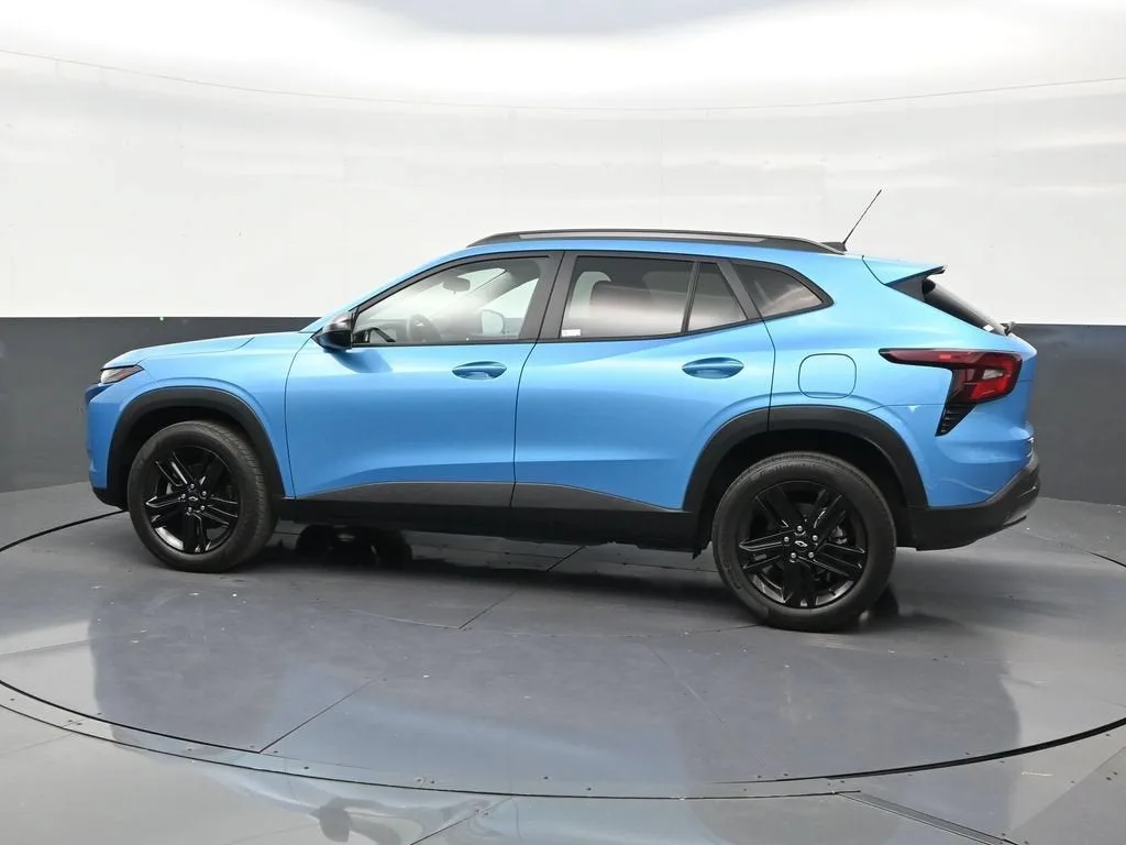 2025 Chevrolet Trax ACTIV photo 2