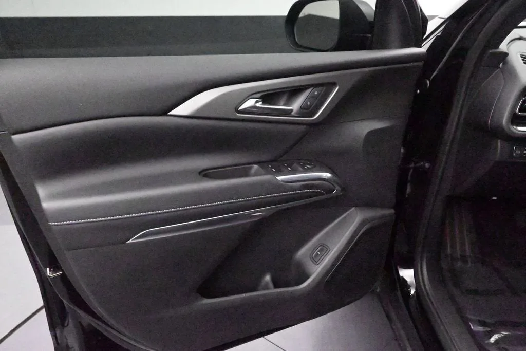 2023 Chevrolet Traverse LT Cloth photo 12