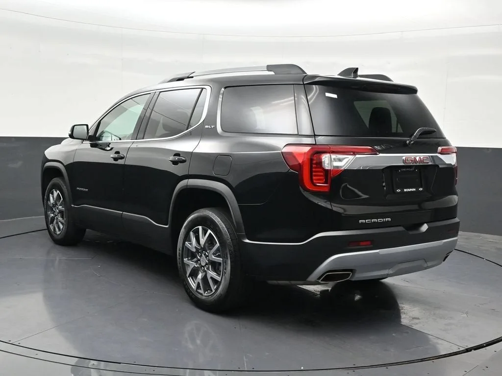 2023 GMC Acadia SLT photo 3