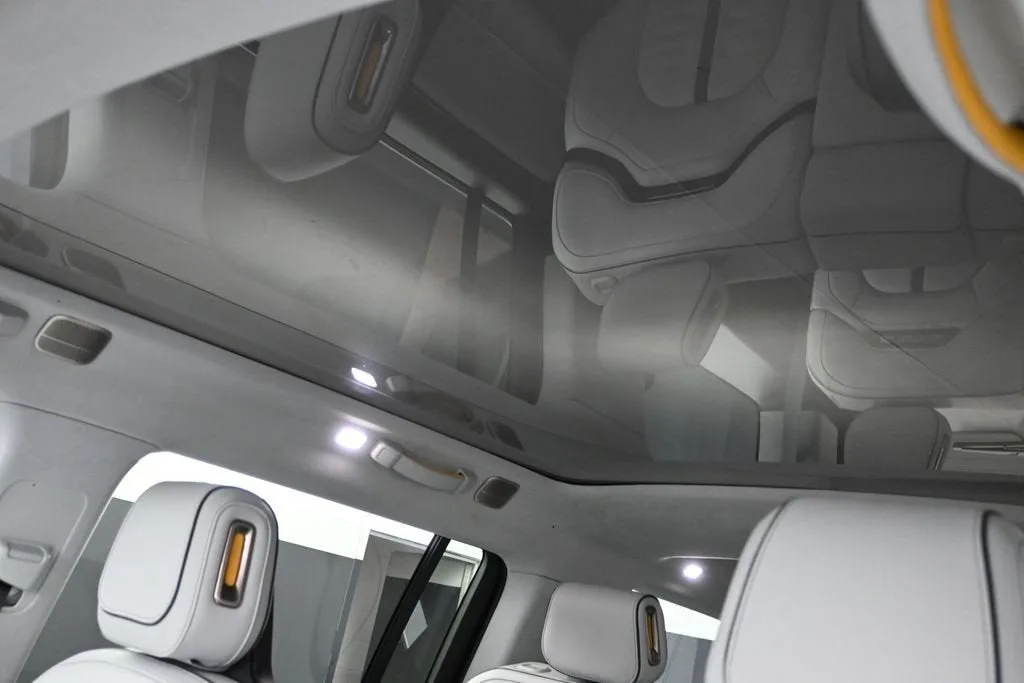 2024 RIVIAN R1S Adventure photo 12