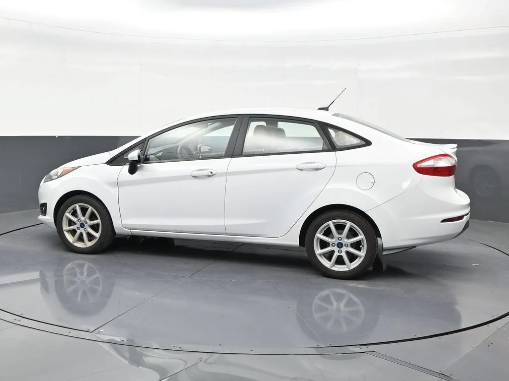 2019 Ford Fiesta SE photo 2