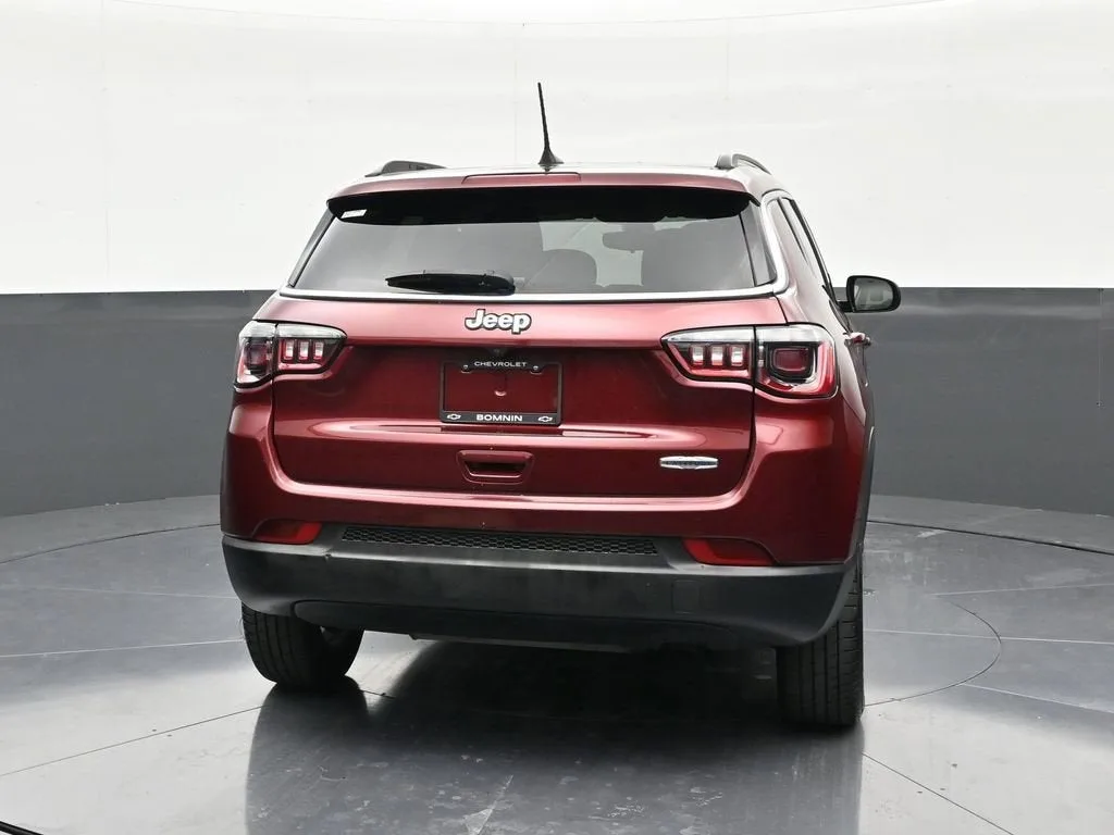 2021 Jeep Compass Latitude FWD photo 4