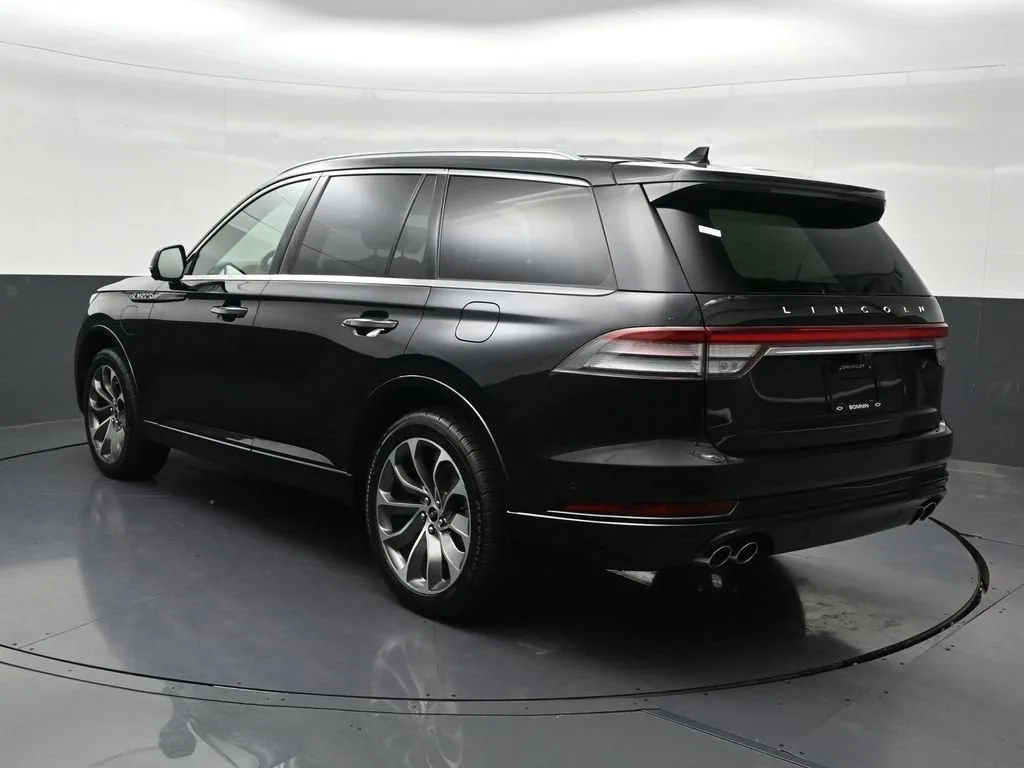 2021 Lincoln Aviator Grand Touring photo 3
