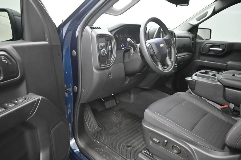 2023 Chevrolet Silverado 1500 Custom photo 10