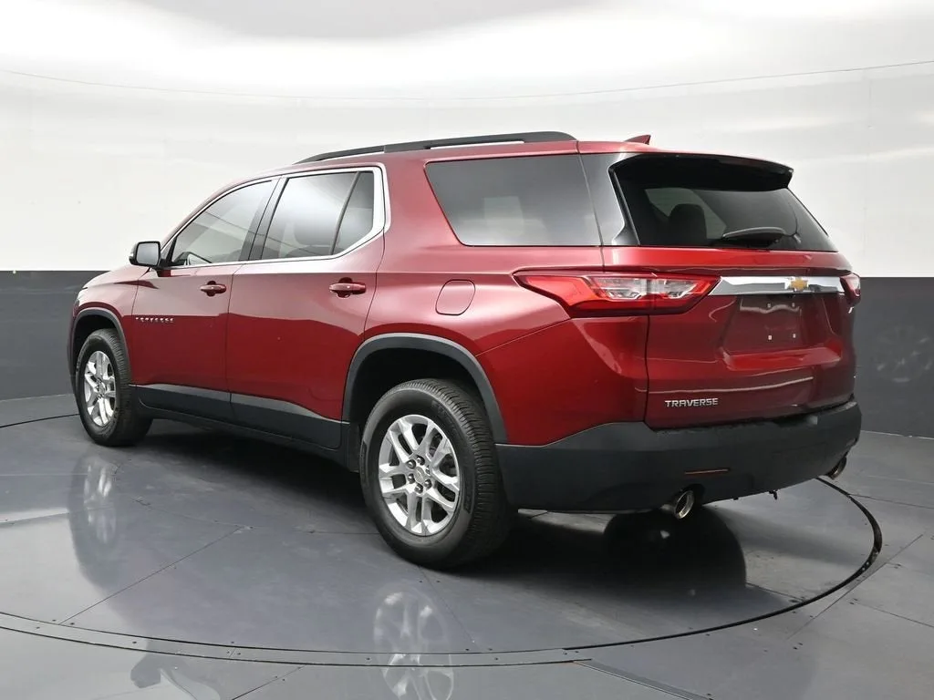 2021 Chevrolet Traverse LT Cloth photo 3