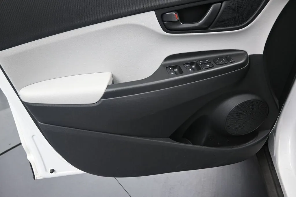 2022 Hyundai Kona SEL photo 11