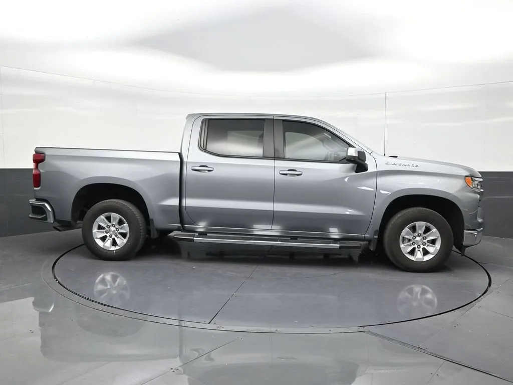 2024 Chevrolet Silverado 1500 LT photo 6