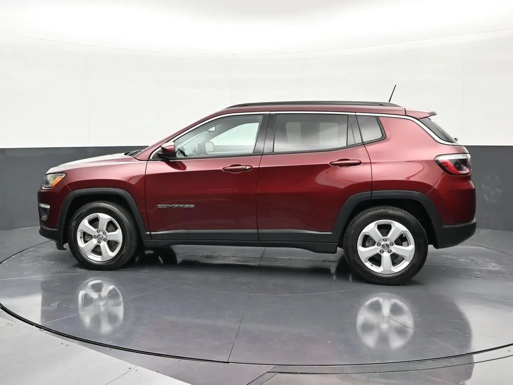 2021 Jeep Compass Latitude FWD photo 2