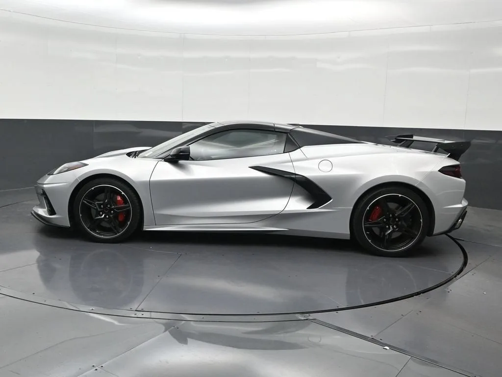 2020 Chevrolet Corvette Stingray 3LT photo 2