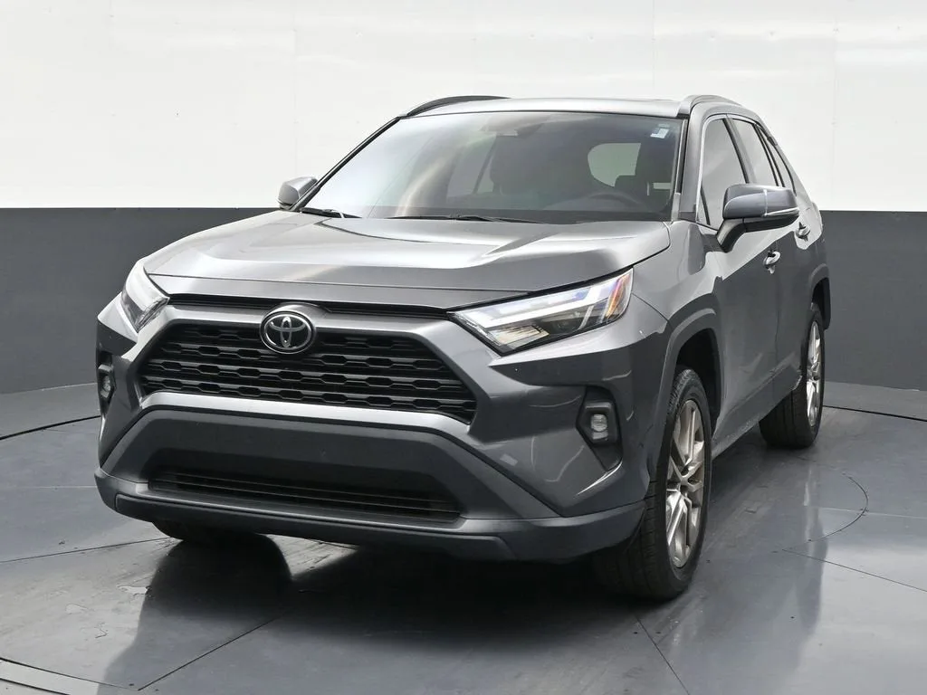 2022 Toyota RAV4 XLE Premium photo 8