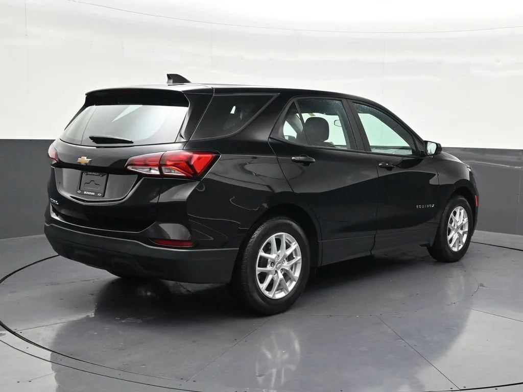 2024 Chevrolet Equinox LS photo 5