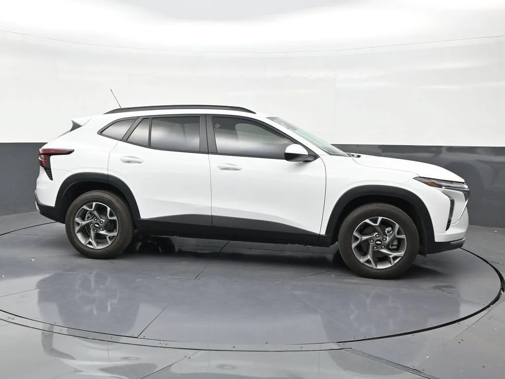 2026 Chevrolet Trax LT photo 6