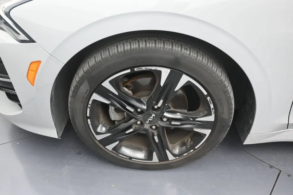 2024 Kia K5 GT-Line photo 9