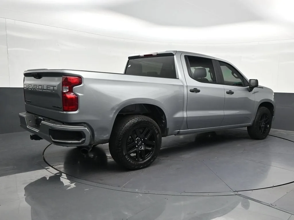 2025 Chevrolet Silverado 1500 Custom photo 5