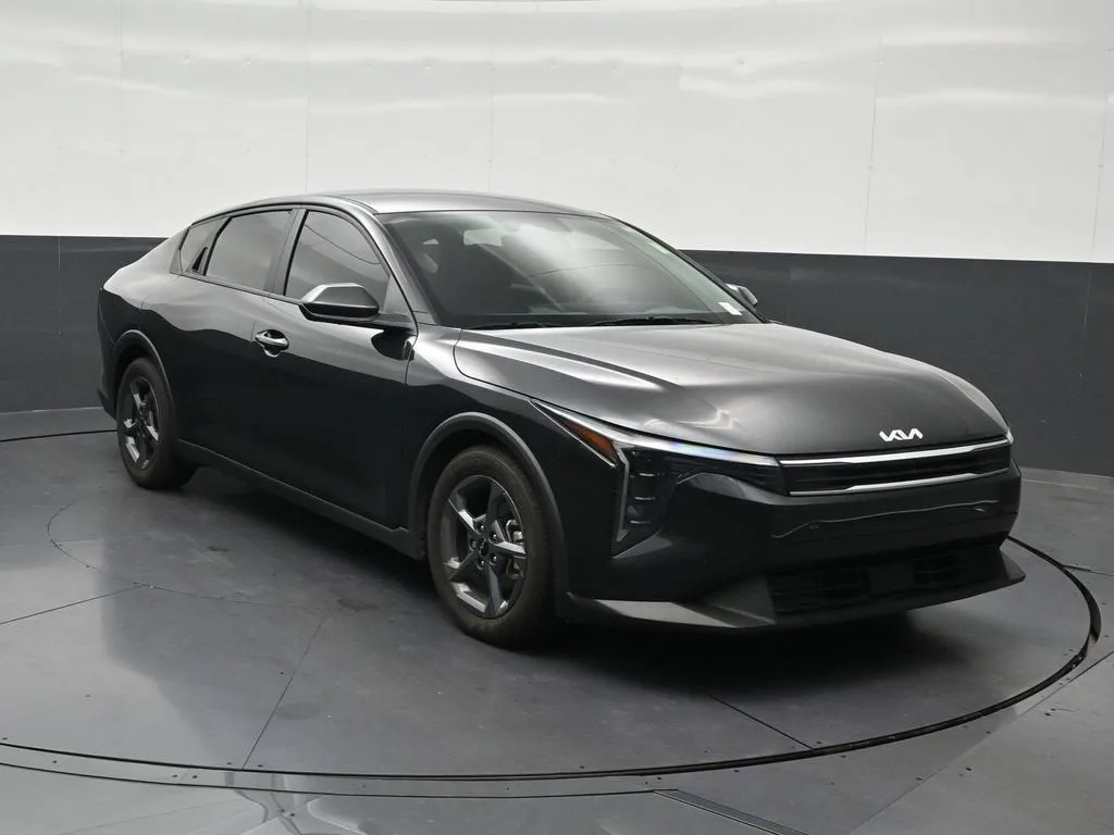 2025 Kia K4 LXS photo 8