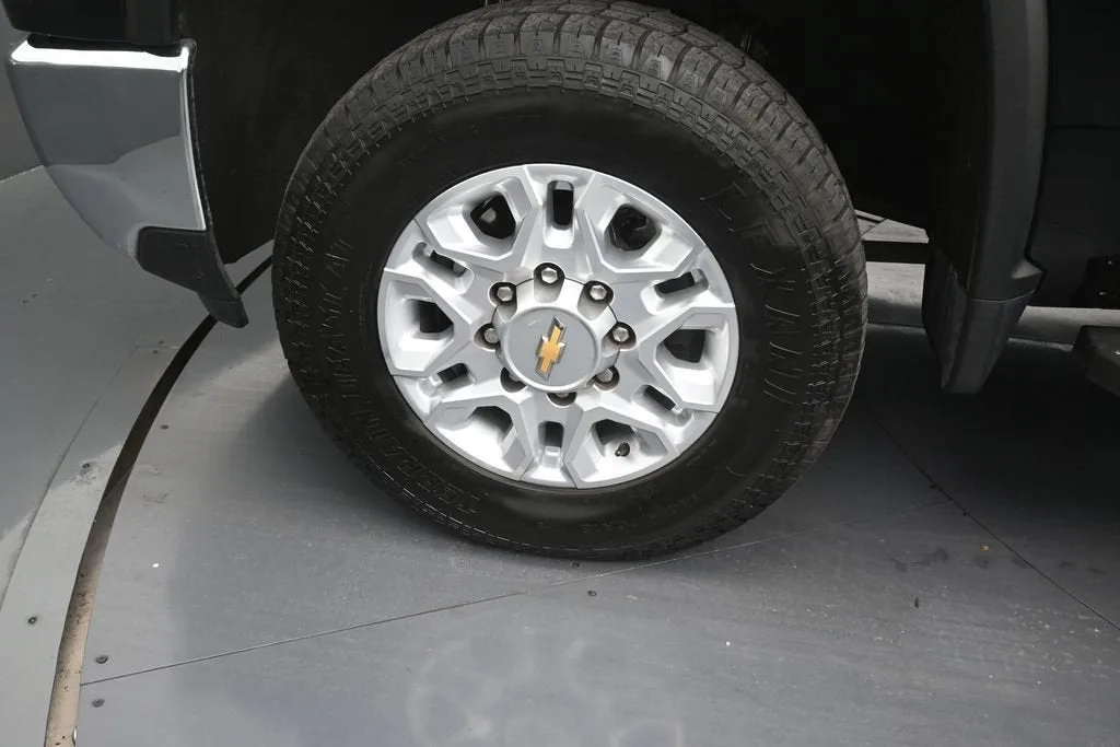 2024 Chevrolet Silverado 2500 HD LT photo 9