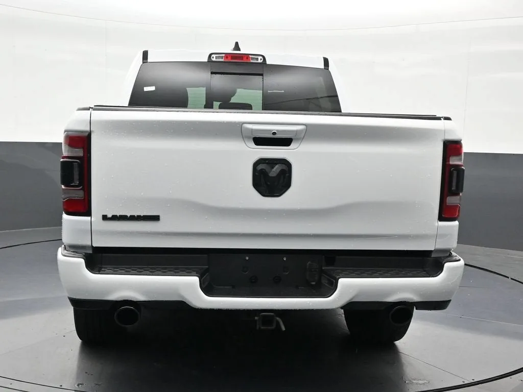 2022 RAM 1500 Laramie Crew Cab 4x2 5'7" Box photo 4