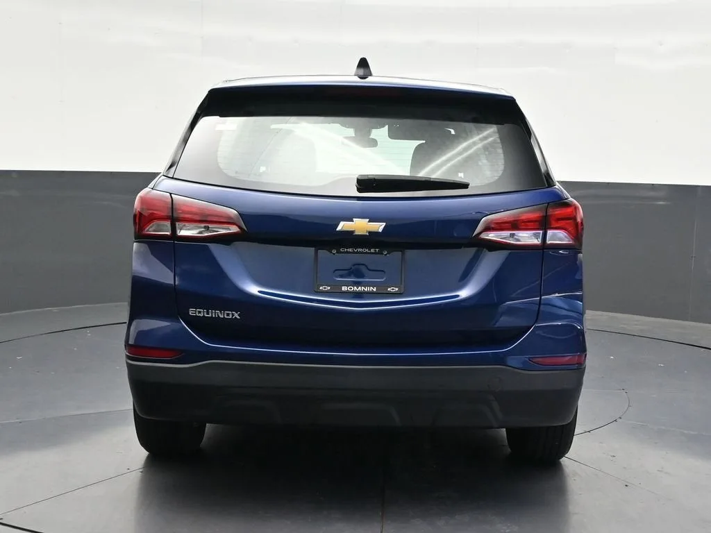 2023 Chevrolet Equinox LS photo 4