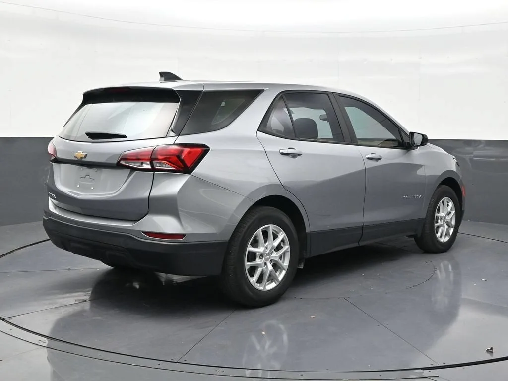 2024 Chevrolet Equinox LS photo 5