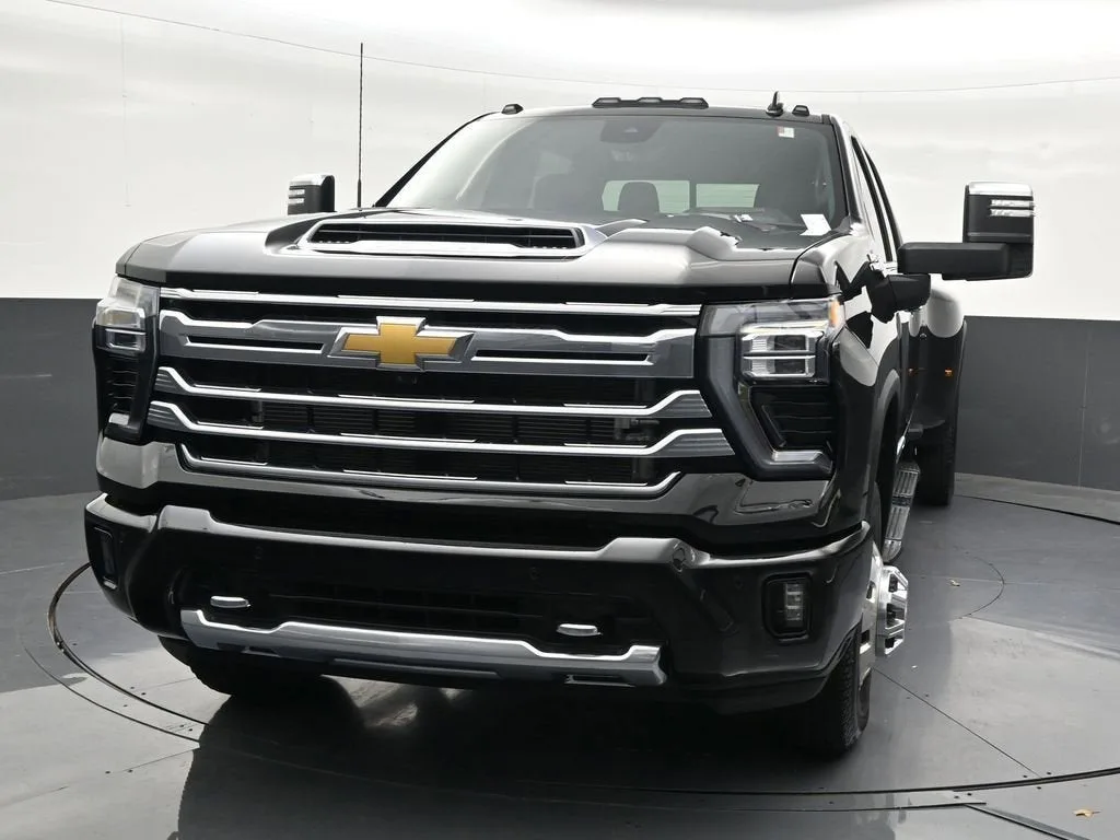 2026 Chevrolet Silverado 3500 HD High Country DRW photo 9