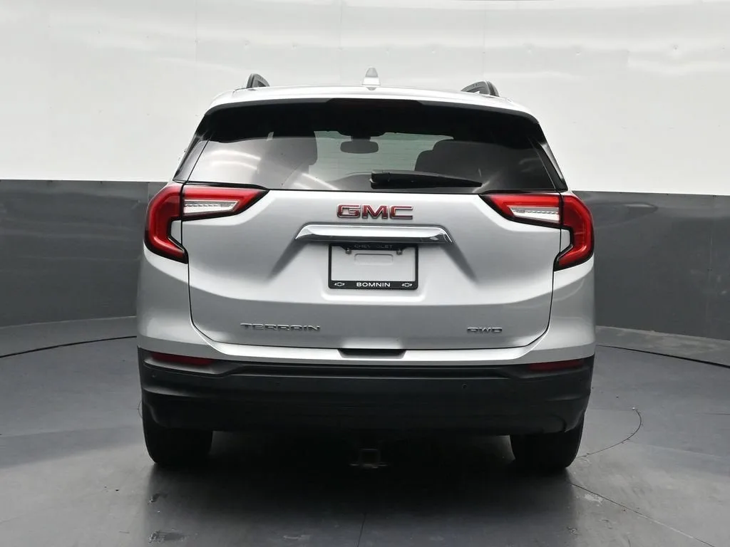 2022 GMC Terrain SLE photo 4