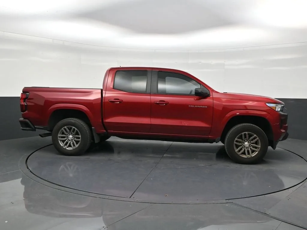 2023 Chevrolet Colorado LT photo 6