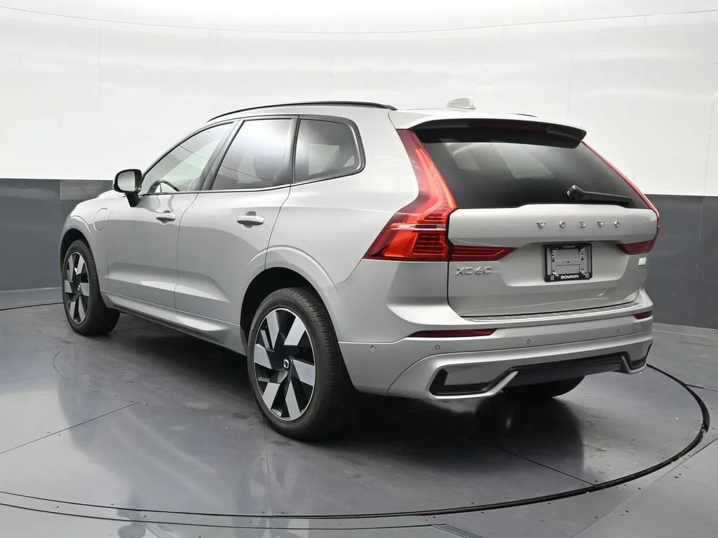 2024 Volvo XC60 Recharge Plug-In Hybrid T8 Ultimate Dark Theme photo 3