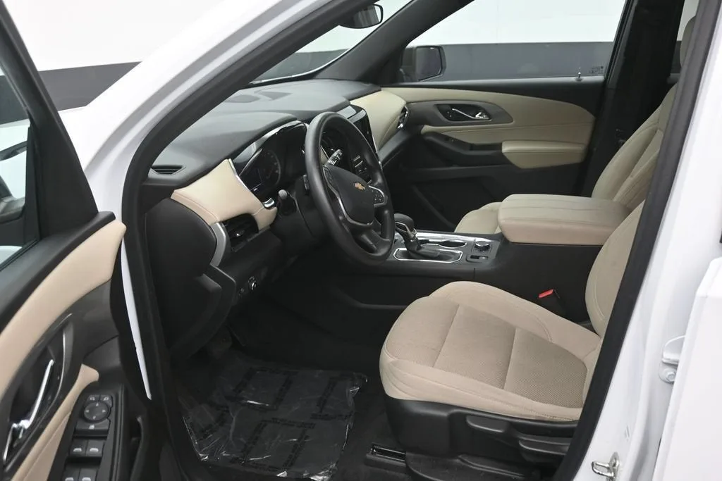 2023 Chevrolet Traverse LS photo 10