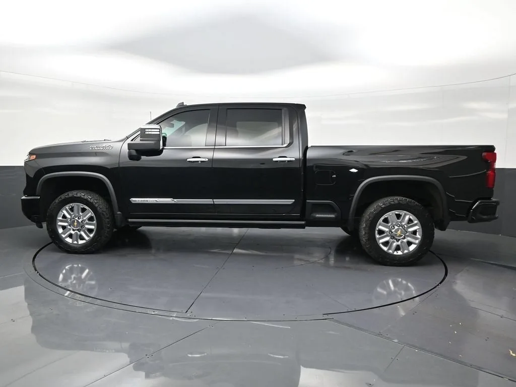 2024 Chevrolet Silverado 2500 HD High Country photo 2