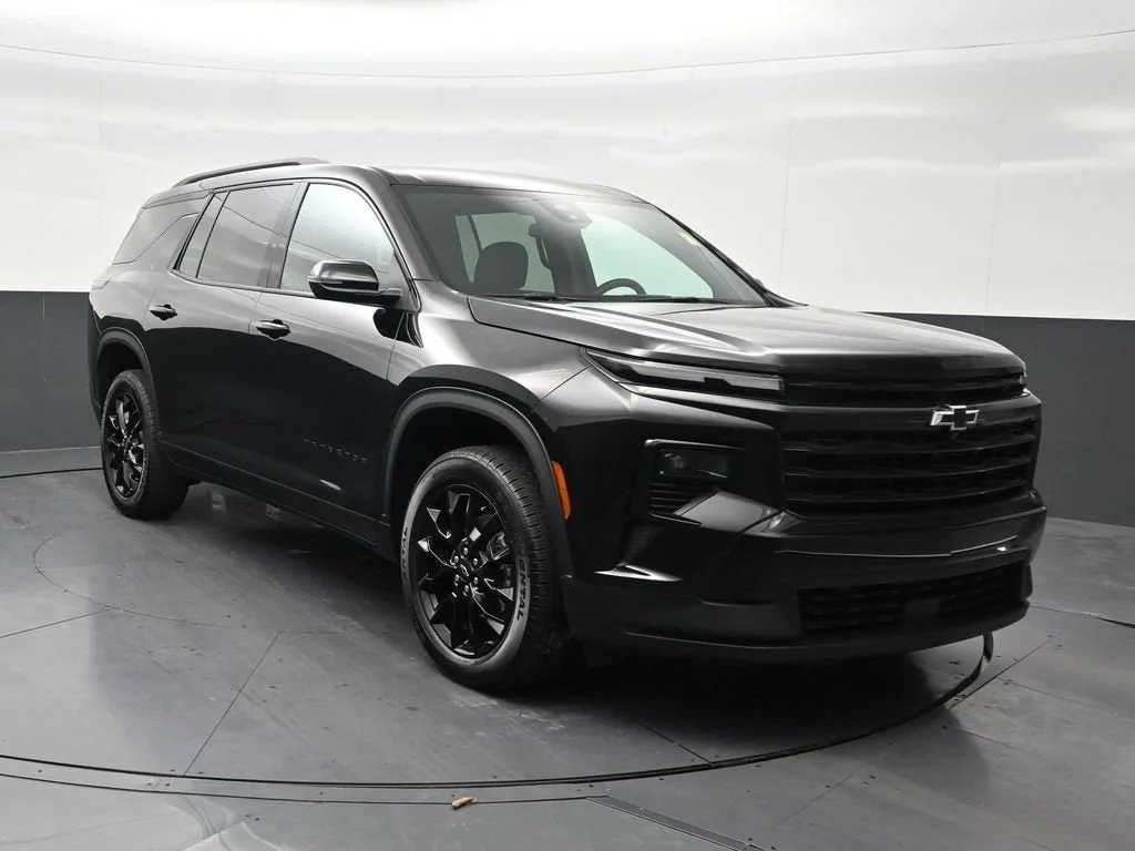 2025 Chevrolet Traverse LT photo 8