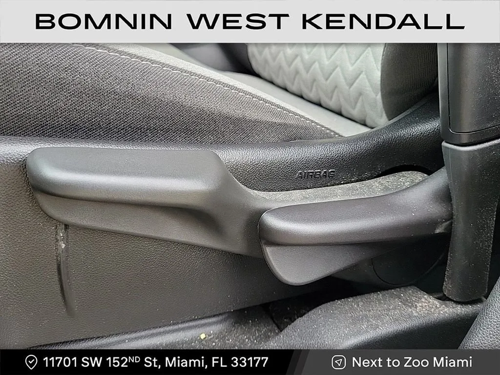 2023 Chevrolet Equinox LS photo 12
