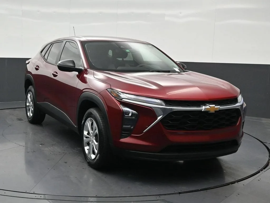 2024 Chevrolet Trax LS photo 8