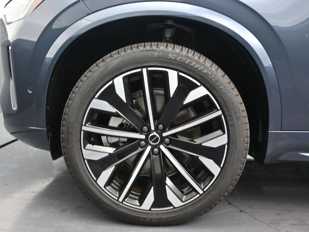 2026 Volvo XC90 Plus photo 10