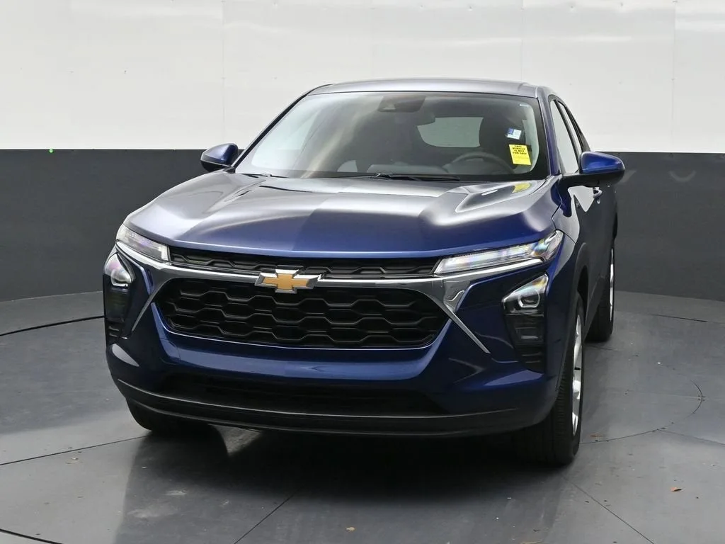 2024 Chevrolet Trax LS photo 8