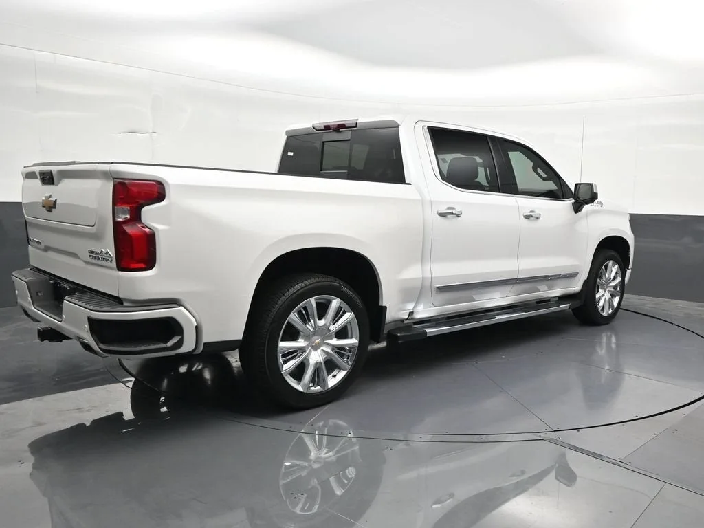 2024 Chevrolet Silverado 1500 High Country photo 5
