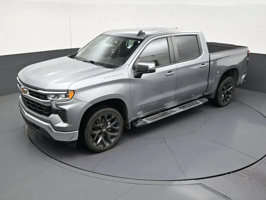 2024 Chevrolet Silverado 1500 LT photo 12