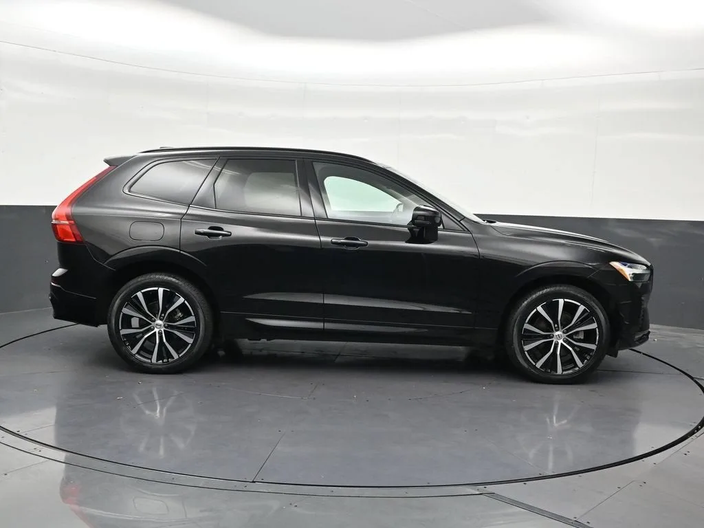 2024 Volvo XC60 B5 Plus Dark Theme photo 7