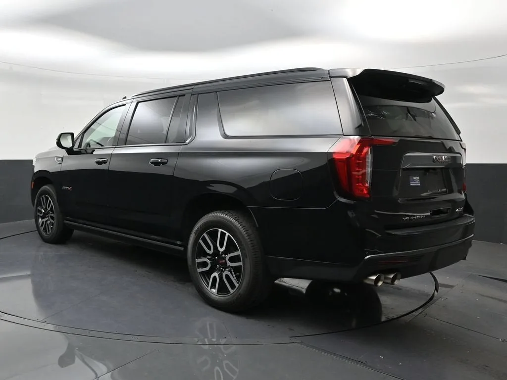 2022 GMC Yukon XL AT4 photo 3