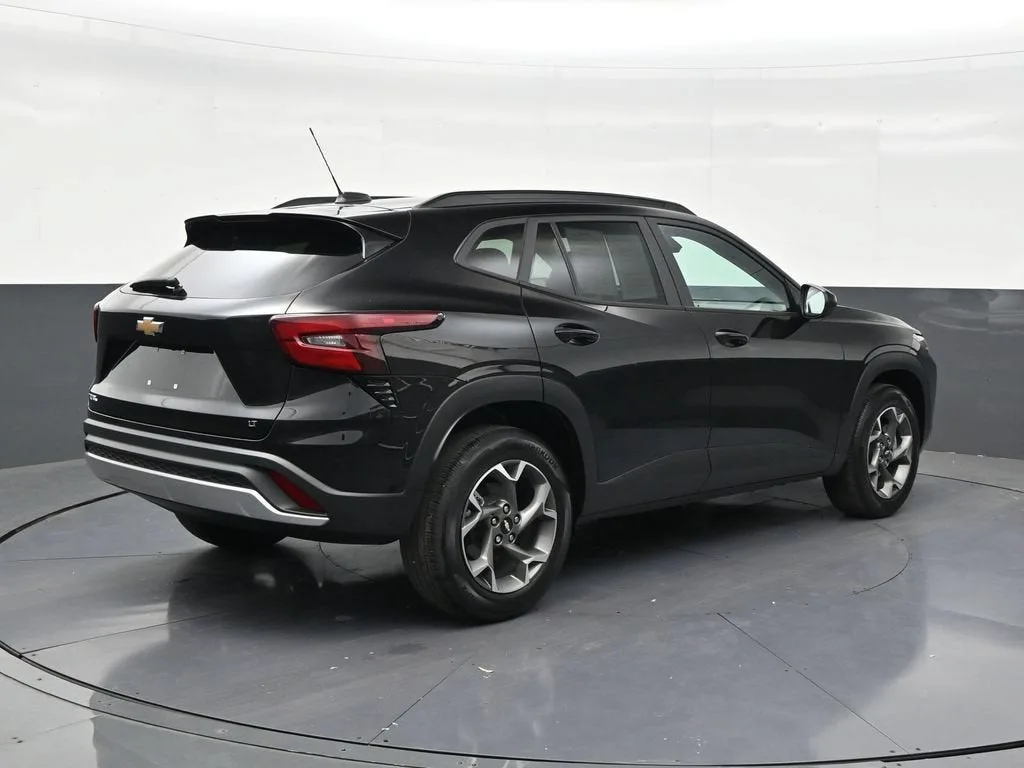 2024 Chevrolet Trax LT photo 5