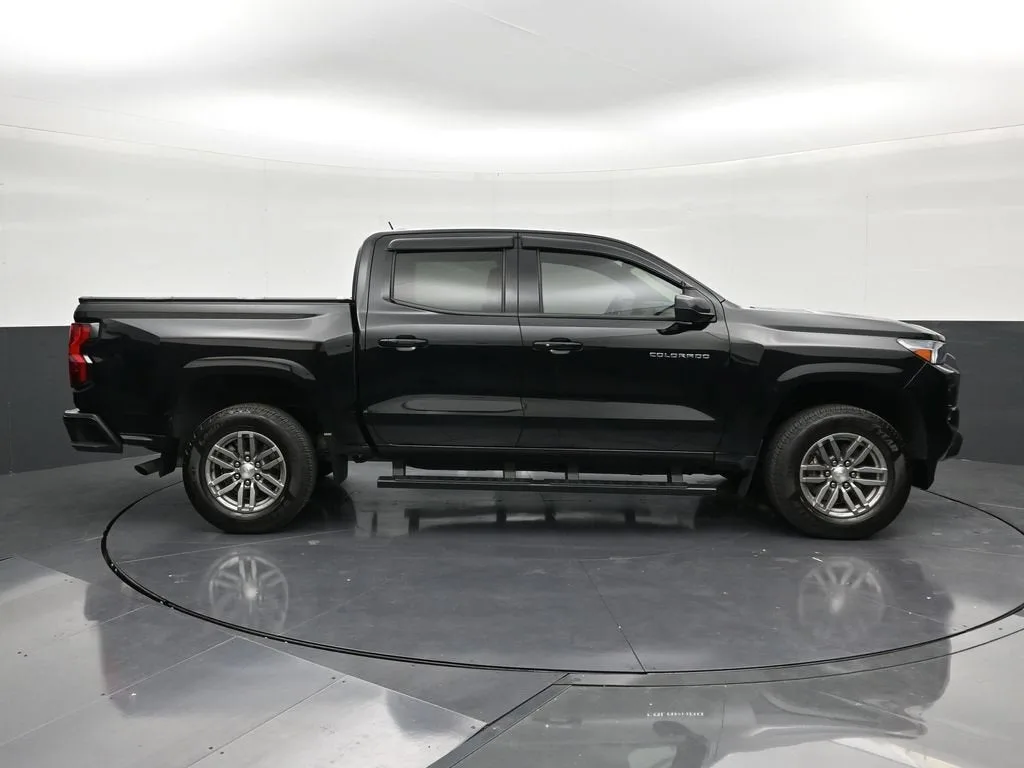 2025 Chevrolet Colorado WT/LT photo 6