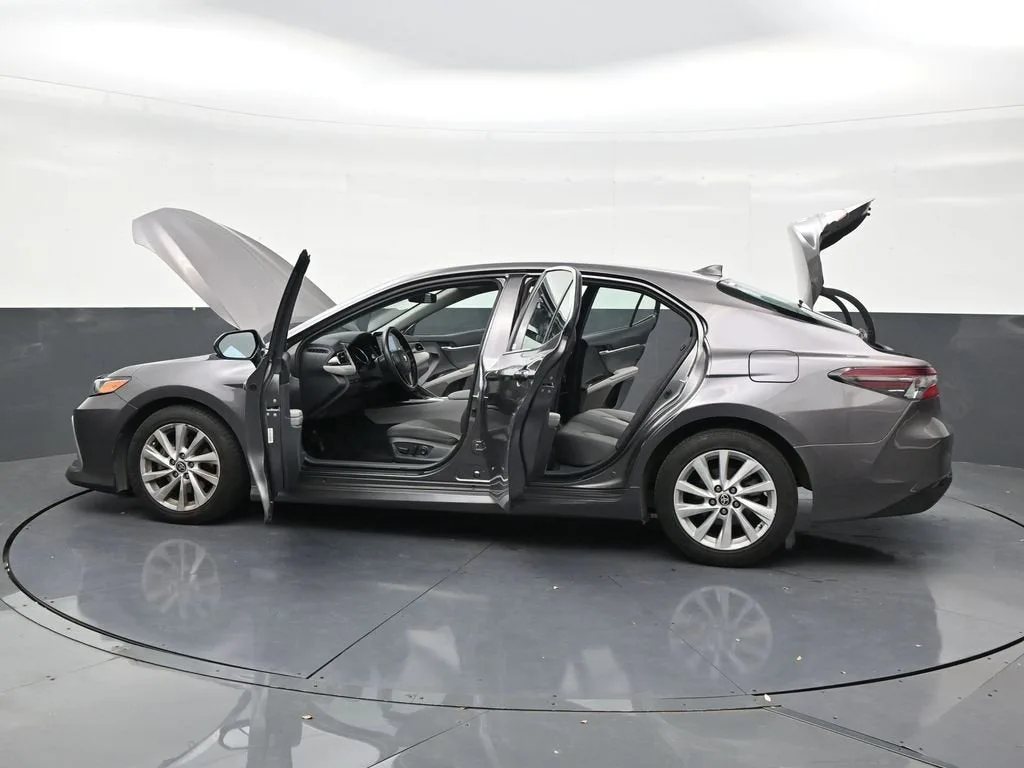 2022 Toyota Camry LE photo 30