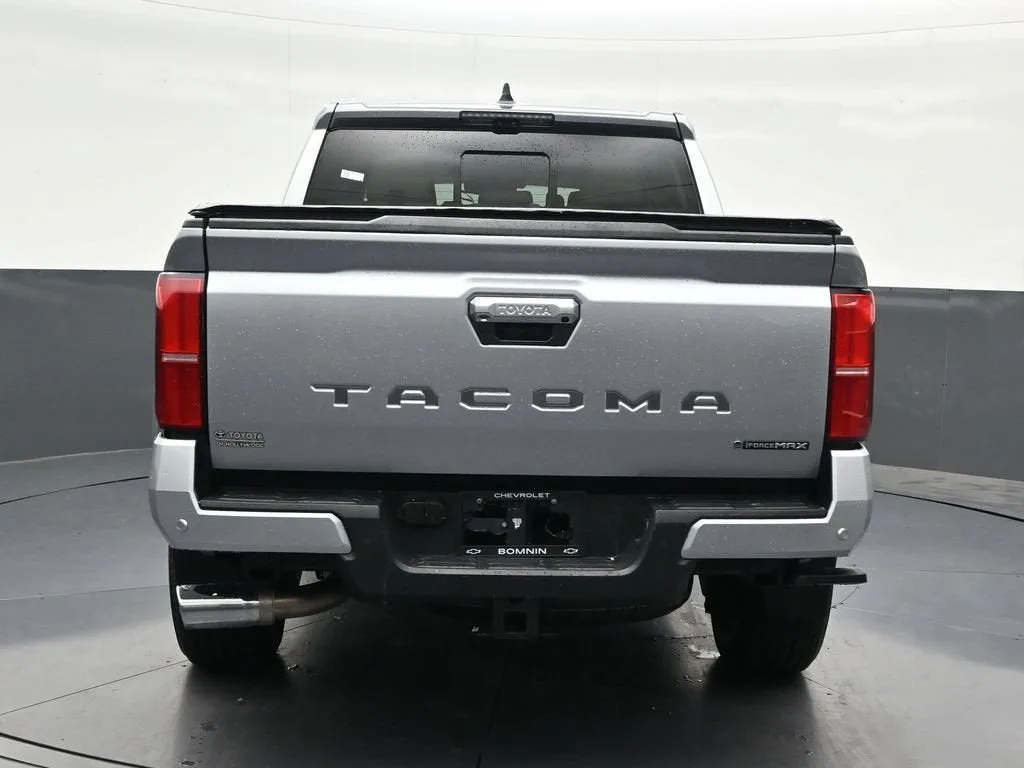 2025 Toyota Tacoma Hybrid Limited photo 4