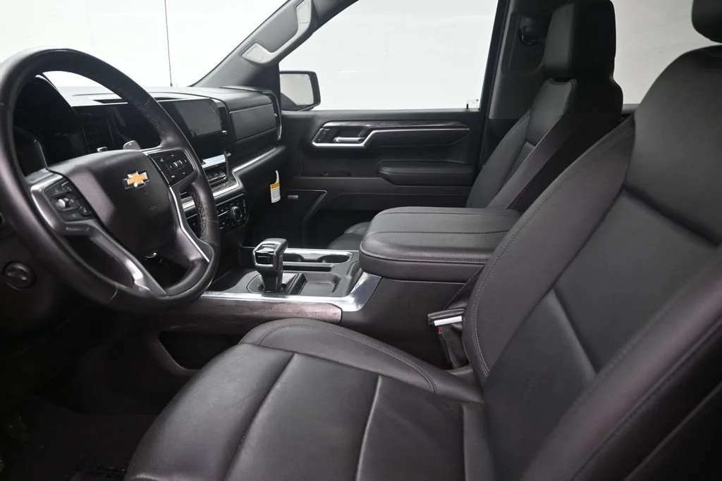 2025 Chevrolet Silverado 1500 LTZ photo 12